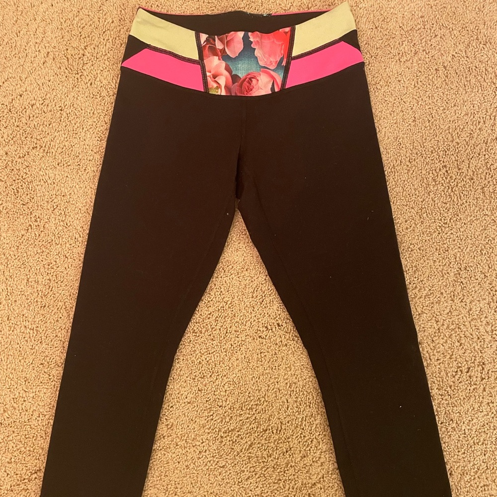 Black cropped Lululemon leggings